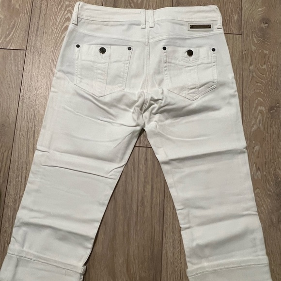 Burberry Buckingham White Capri Denim Pants - Picture 3 of 6